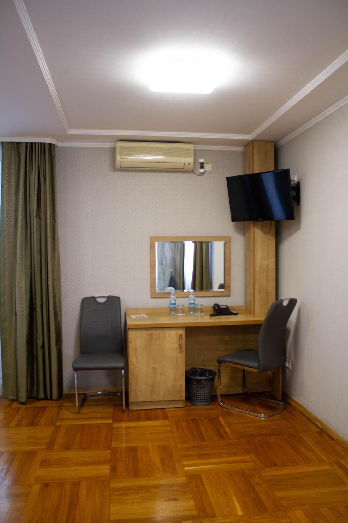 Hotel Tourist Rivne Exterior foto