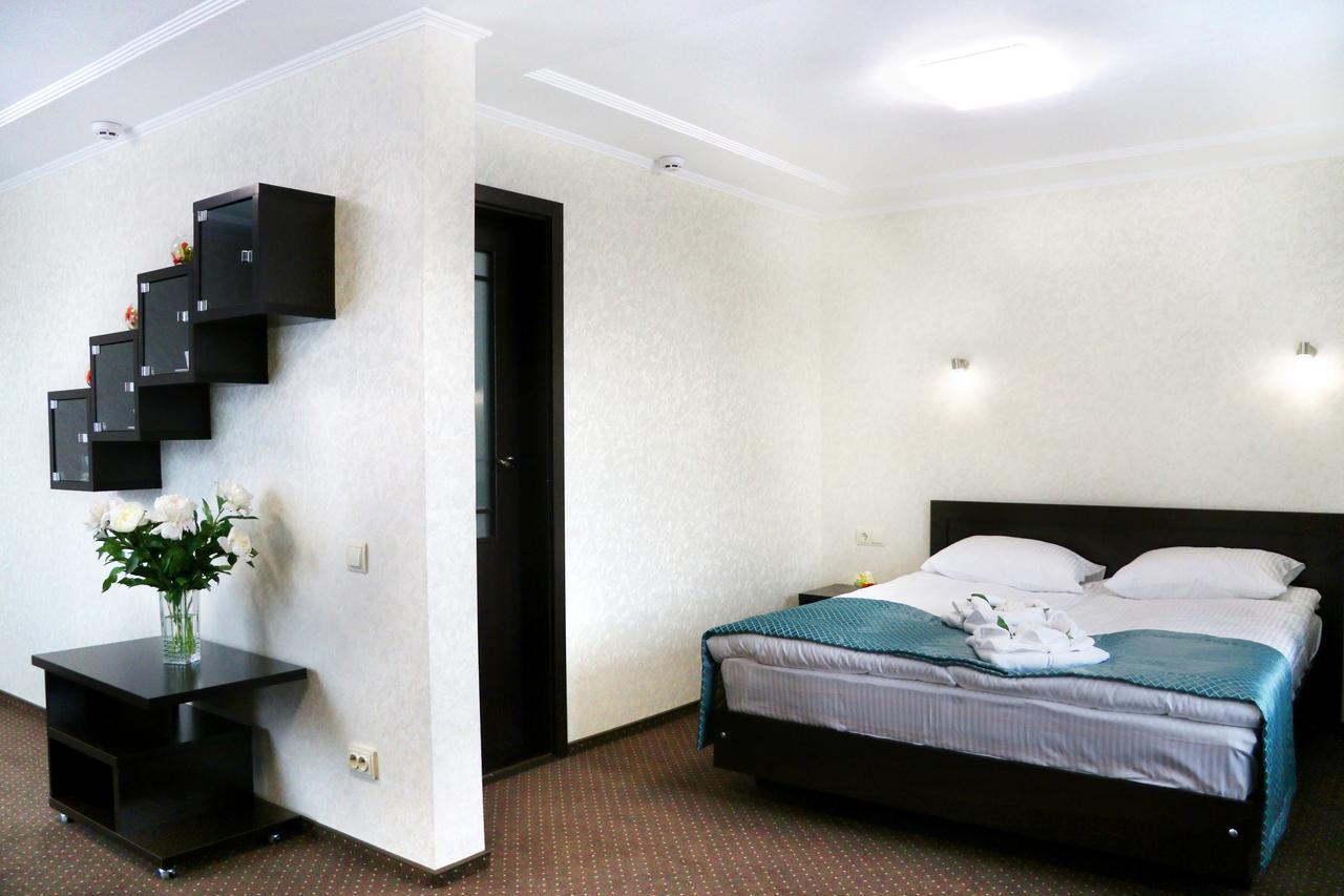 Hotel Tourist Rivne Exterior foto