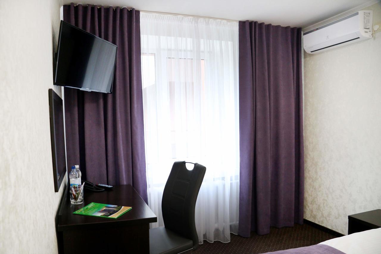 Hotel Tourist Rivne Exterior foto